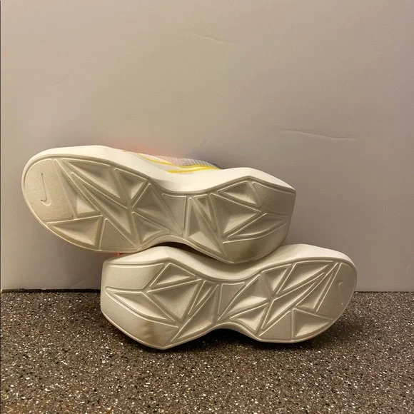 Nike WMNS Vista Chunky Sneakers - Picture 4 of 6